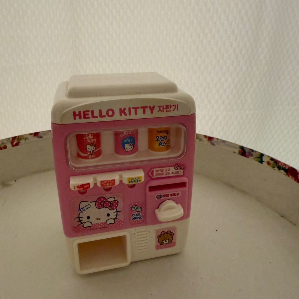 Hello Kitty Pink and White Vending Machine Toy